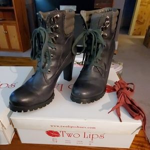 Heeled boots